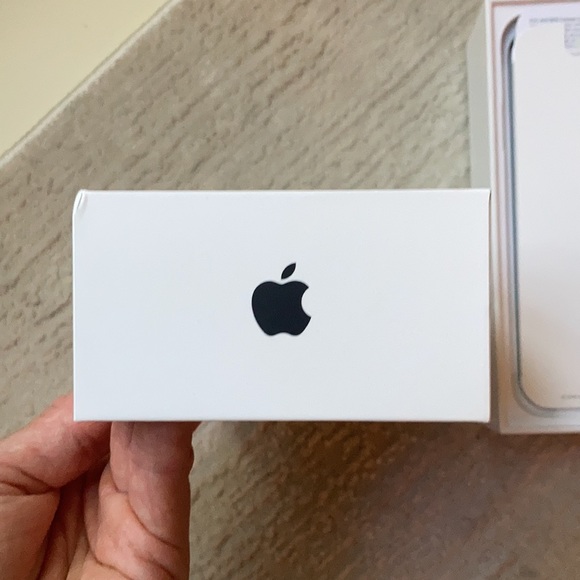 Like new I Phone box - Picture 7 of 9